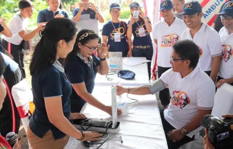 Bupati Giri Prasta Lepas Jalan Santai Parasari Grup