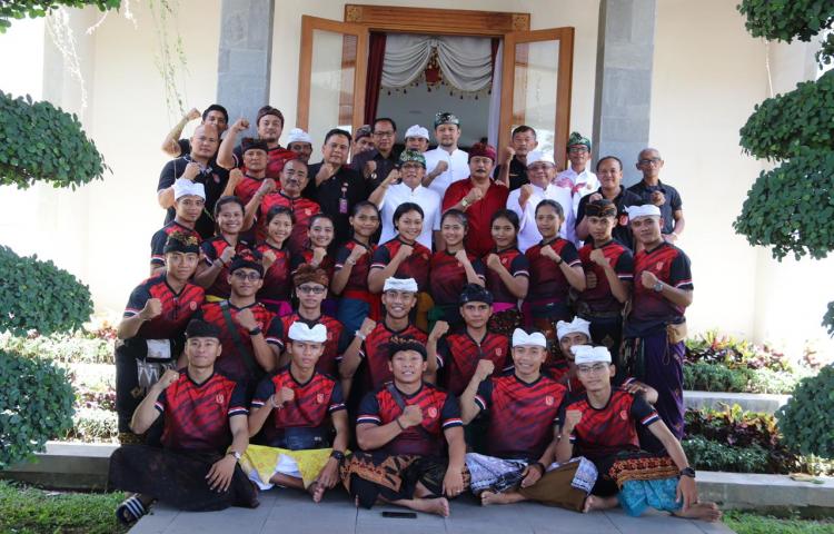 Bupati Giri Prasta Lepas Tim Pencak Silat IPSI Bali