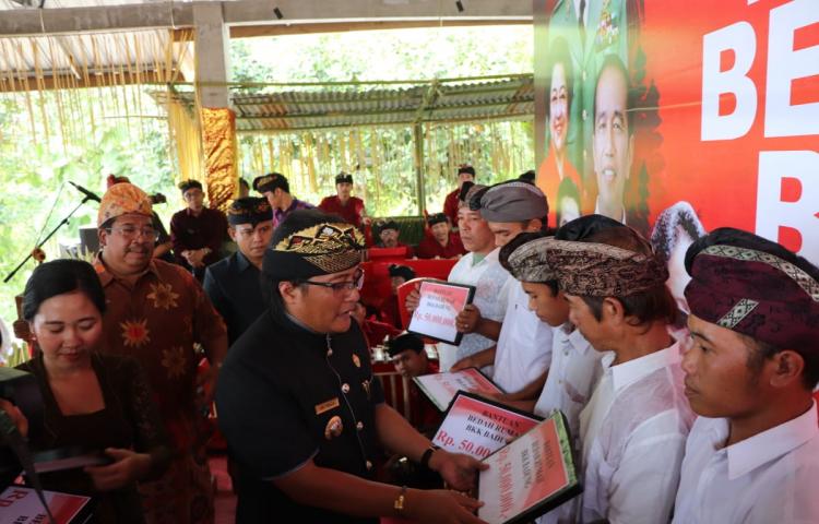 Bupati Giri Prasta Mulai Realisasikan Pembangunan 2.000 Rumah Sehat Layak Huni Kabupaten Buleleng Sasaran Pertama Menerima 450 Unit