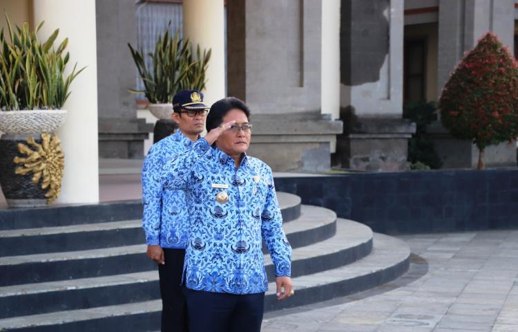 Bupati Giri Prasta Pimpin Apel Paripurna Berikan Apresiasi Kinerja ASN Sekaligus Arahan Pemebentukan Tim Untuk Bapenda