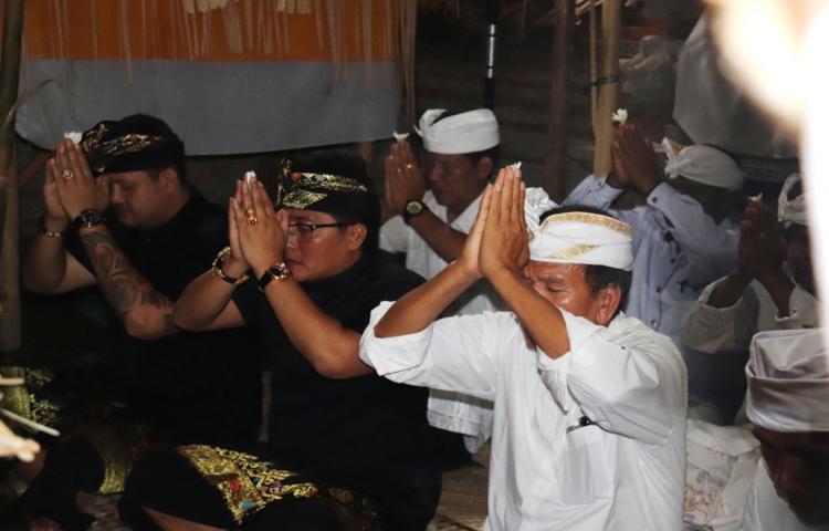 Bupati Hadiri Karya Melaspas Balai Banjar dan Melanting Br. Batu Bayan, Taman