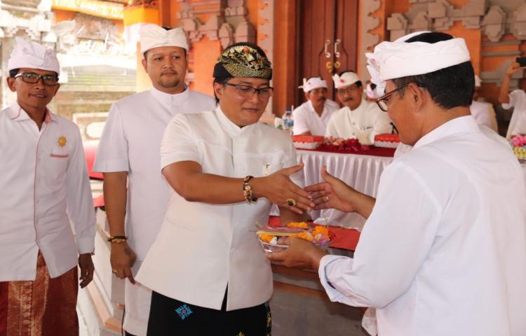 Bupati Tandatangani Prasasti dan Serahkan Simbolis Dana Aci 2,7 Miliar