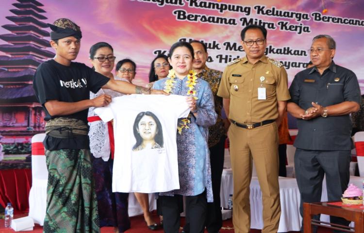 Dicanangkan Sebagai Kampung KB  Menko PMK RI Kunjungi Desa Penarungan