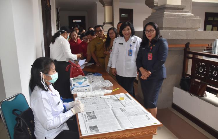 Disidak BNN, 60 ASN Dinas Kearsipan dan Perpustakaan Badung Dites Urine