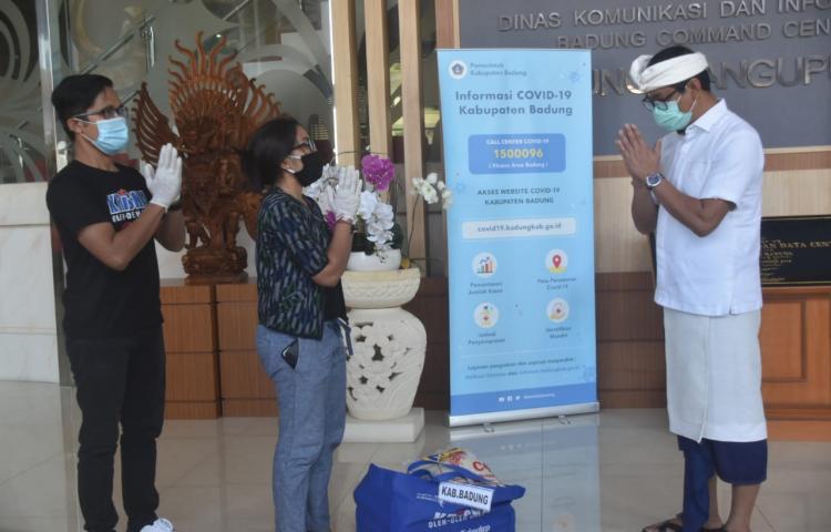 Dunia Usaha Peduli Penanggulangan Covid-19 di Badung  Wabup Suiasa Terima Bantuan CSR dari 6 Pengusaha