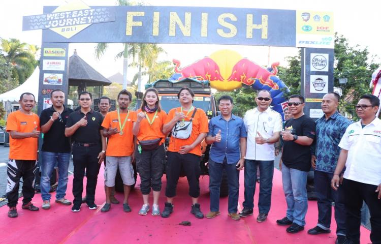 Finish Rombongan Off-Road Ekspedisi West To East Journey Sampai Di Puspem Badung