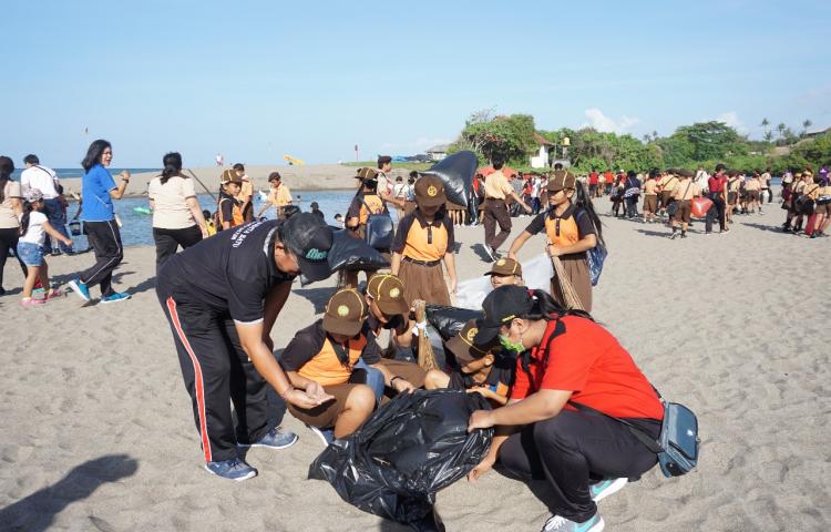 Gema Bakti Pramuka, Bakti Sosial di Pantai Peritenget