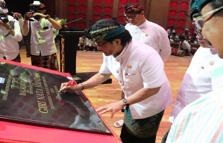 Jadi Sumber Pendapatan Alternatif  Bupati Giri Prasta Resmikan Balai Budaya Giri Nata Mandala dan Taman Nandiswara