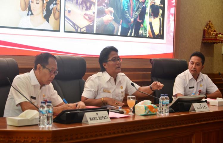 Jumpa Pers Akhir Tahun Bupati dan Wakil Bupati Badung  Ajang Refleksi Diri, Jawab Kritikan dengan Bekerja