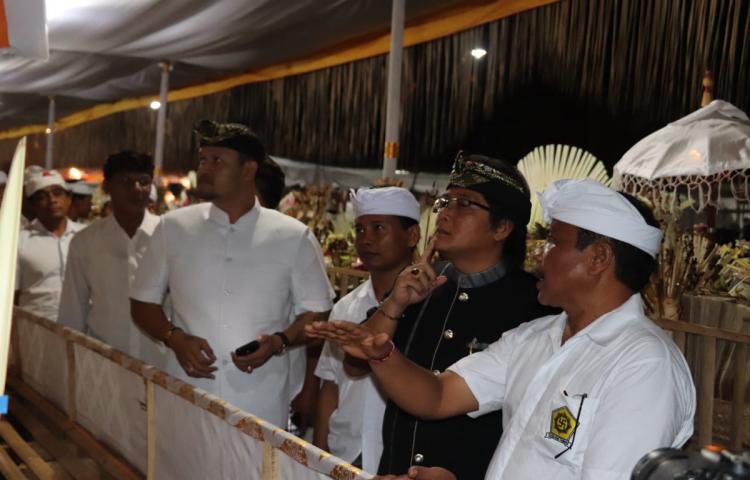 Karya Nyekah Kurung Kinembulan Desa Adat Taman  Bupati Giri Prasta Serahkan Bantuan 900 Juta