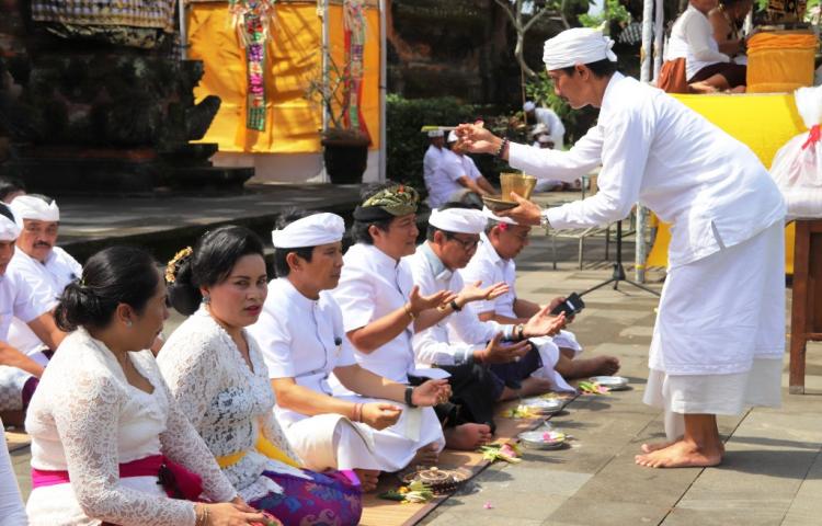 Karya Tawur Balik Sumpah di Pura Lingga Bhuwana Puspem Badung