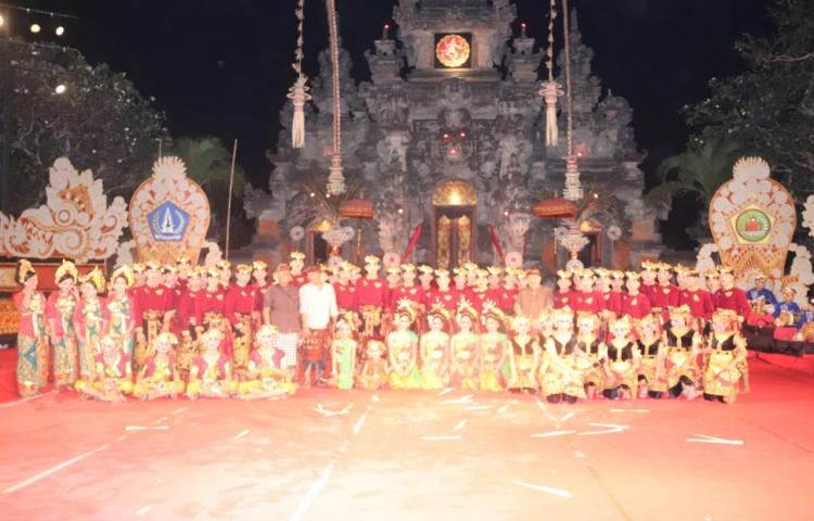 Parade Gong Kebyar Anak-Anak PKB XLI 2019  Sekaa Gong Kebyar Anak-Anak Mekar Jaya, Duta Badung Tampil Percaya Diri