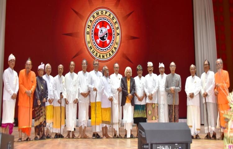 Paruman Agung Dharma Ghosana se-Nusantara di Badung  Dihadiri 500 Sulinggih dan 700 Angga Walaka .
