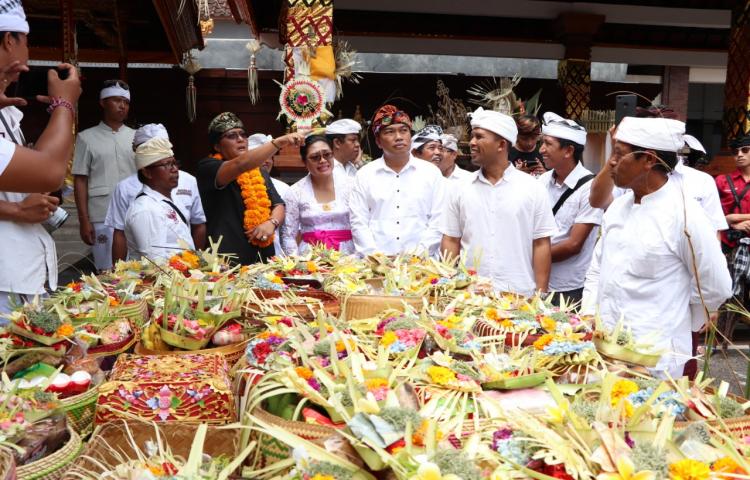 Pemelaspas Bale Gong dan Sekah Br. Dangin Peken, Penarungan