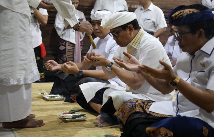 Pemelaspasan Bale Banjar Sengguan, Desa Adat Abianbase, Kecamatan Mengwi, Badung