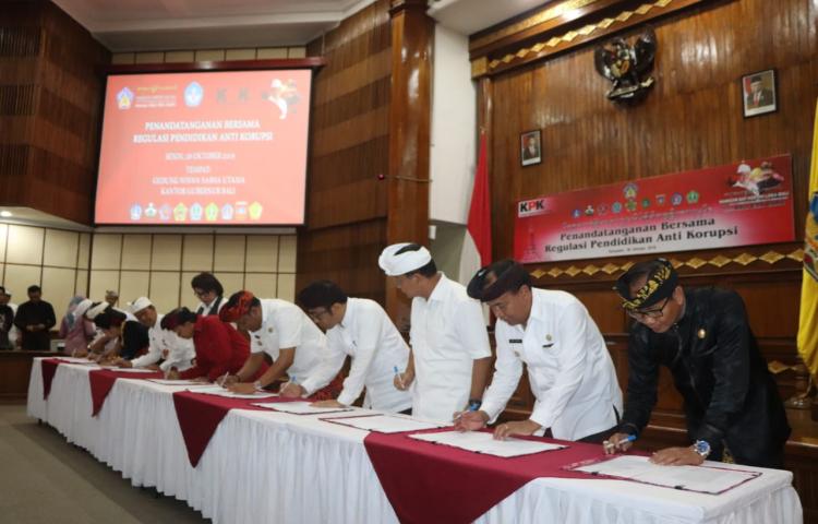 Penandatanganan Bersama Regulasi Pendidikan Anti Korupsi  Badung Peringkat 2 MCP KPK di Bali