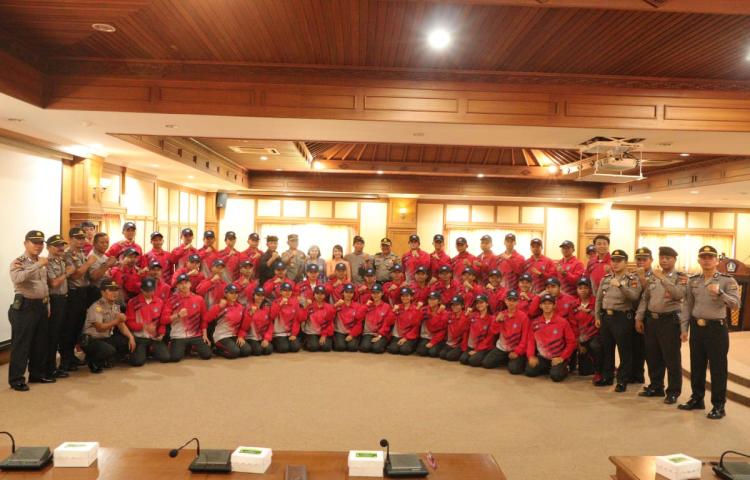 Penutupan Binlat Metal dan Kesemaptaan Pemuda Calon Anggota Polri di Badung