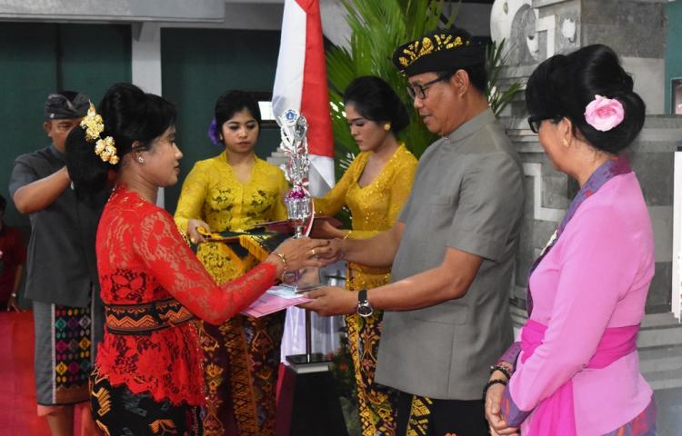 Peringatan Hari Ibu ke 90 di Badung dipusatkan di GOR Desa Dalung
