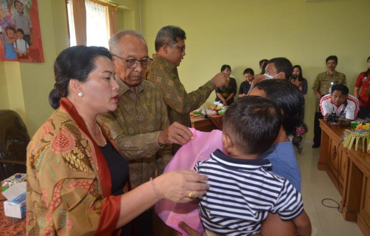Peringati Hari TBC Sedunia PPTI Badung Beri PMT pada Penderita TBC