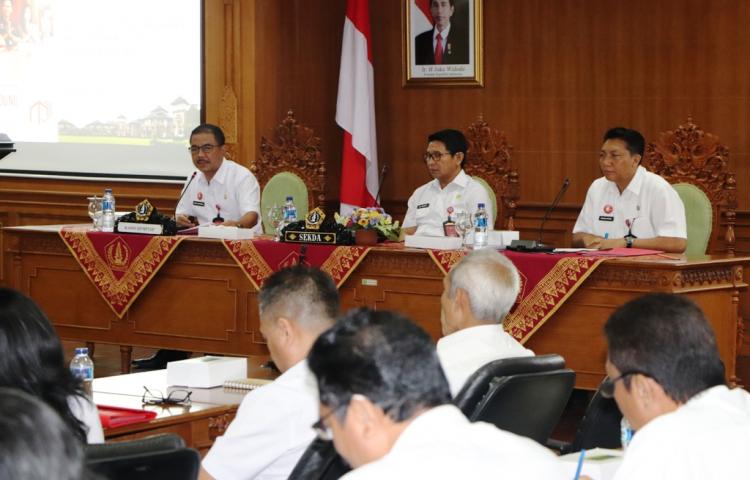 Rapat Evaluasi Mall Pelayanan Publik Kabupaten Badung  Sekda Adi Arnawa Dorong Inovasi Pelayanan Masyarakat