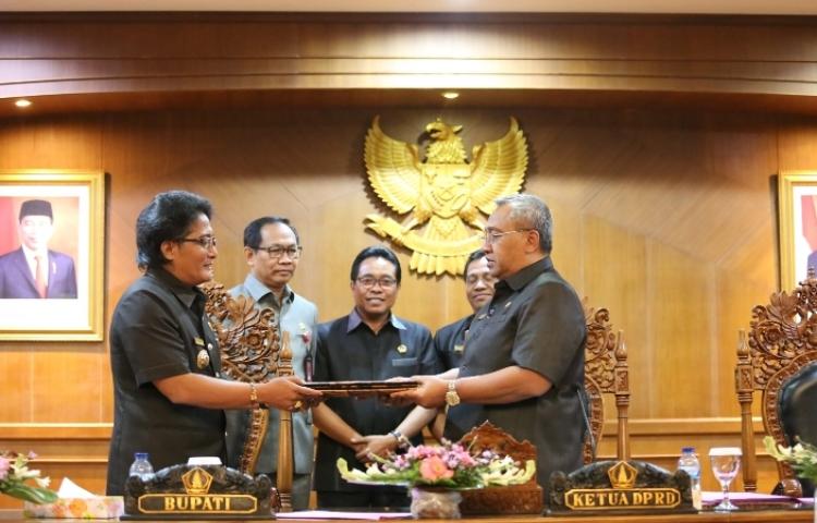 Rapat Paripurna Pemandangan Umum Fraksi-Fraksi DPRD Badung  Apresiasi Keberpihakan Pemkab Badung Kepada Masyarakat