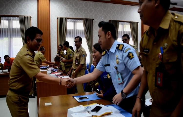 Sekda Adi Arnawa Buka FGD Tentang Data Statistik Sensus Penduduk 2020