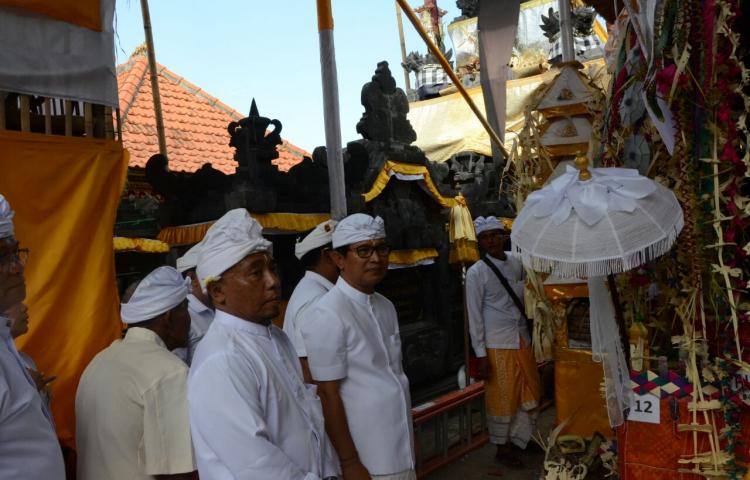 Sekda Adi Arnawa Hadiri Karya Tawur di Pura Dalem Kekeran, Angantaka