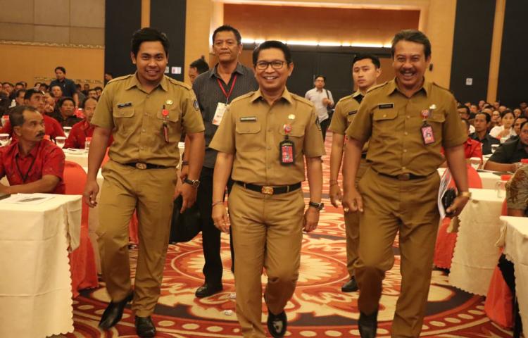Sekda Adi Arnawa Tutup Bimtek Perbekel dan BPD se-Badung