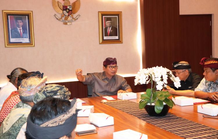 Sekda Badung Adi Arnawa Pimpin Pembahasan Master Plan Pantai Pandawa