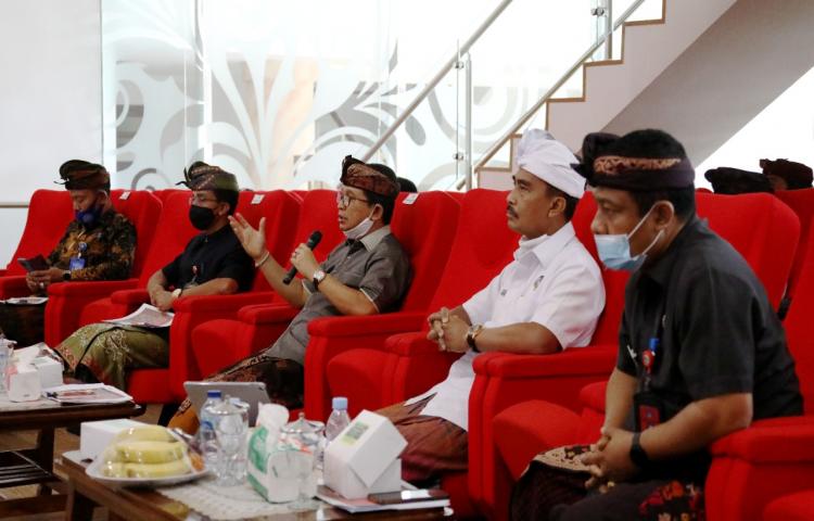 Sekda Koordinasi Via Vidcon Dengan Bendesa Adat se-Badung
