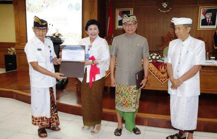 Seminar Nasional Tanggap Ancaman Narkoba  BNN Pusat Beri Penghargaan Tanggap Narkoba kepada Pemkab dan BNN Badung