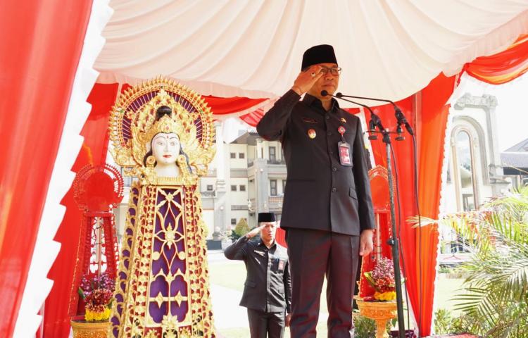 Serah Terima Pataka/Panji-Panji dan Surat Sakti Pahlawan Nasional I Gusti Ngurah Rai
