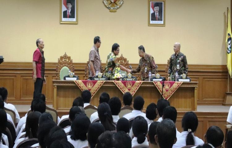 Tingkatkan Kapasitas dan Profesionalisme, Perbekel, Perangkat Desa dan BPD se-Badung Ikuti Bimtek