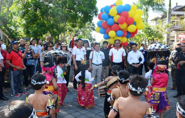 Wabup Suiasa  Lepas 590 Peserta Mudik bersama Indomaret di Puspem Badung.