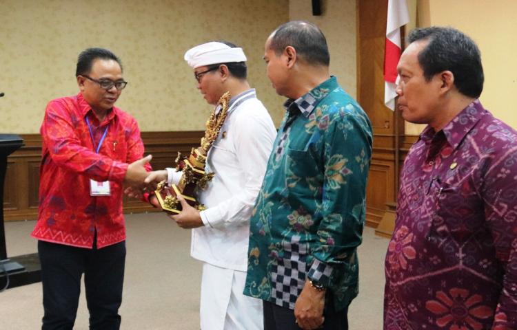 Wabup Suiasa Buka Muscab IX Gapensi Badung