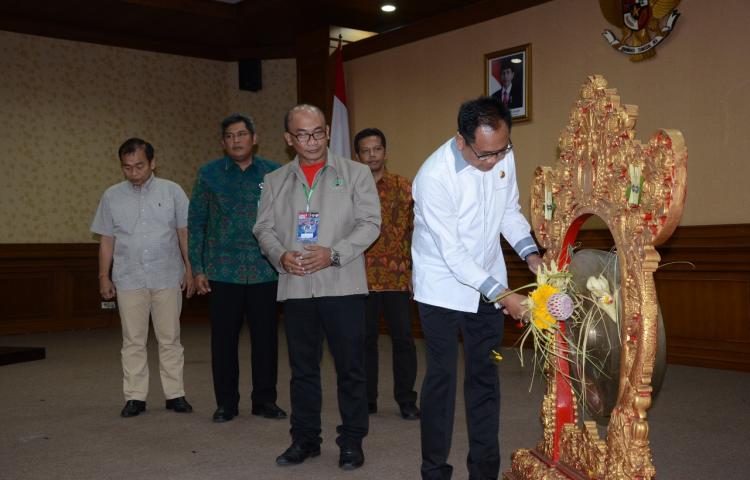 Wabup. Suiasa Buka Seminar Ilmiah BOGU