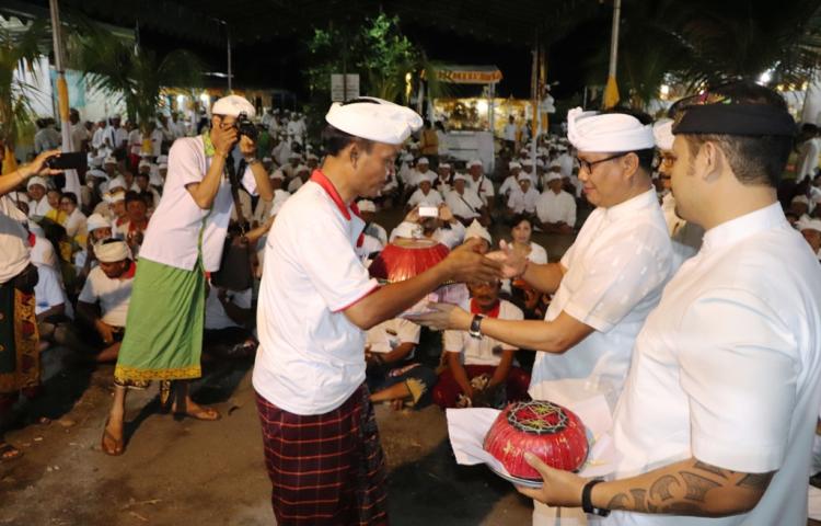 Wabup. Suiasa Dukung Karya Sawa Atma Wedana Desa Adat Mengwitani