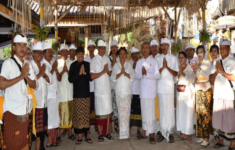 Wabup Suiasa Hadiri Karya Ngenteg Linggih Mupuk Pedagingan Desa Cemagi