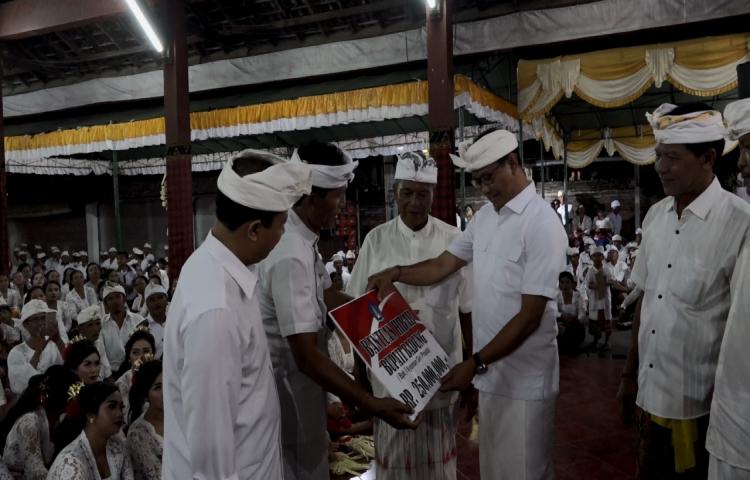 Wabup. Suiasa Hadiri Karya di Pura Melanting Desa Adat Lambing Desa Mekar Bhuana