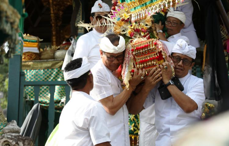 Wabup Suiasa Hadiri Puncak Karya di Pura Pucak Mangu