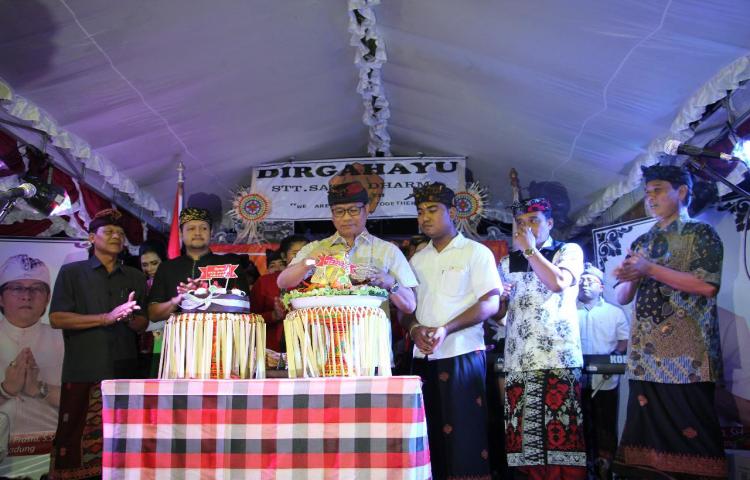 Wabup. Suiasa Hadiri Puncak Perayaan HUT STT Satya Dharma