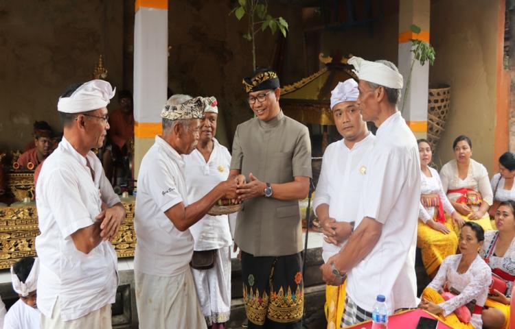 Wabup. Suiasa Nyaksiang Upacara Pedudusan Agung di Sibang Gede