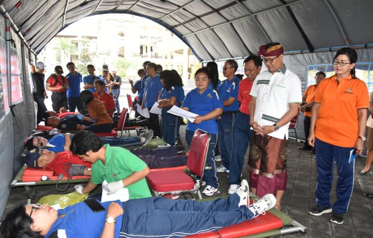 Wabup. Suiasa Pelopori Pemeriksaan HIV/Aids Pejabat Badung