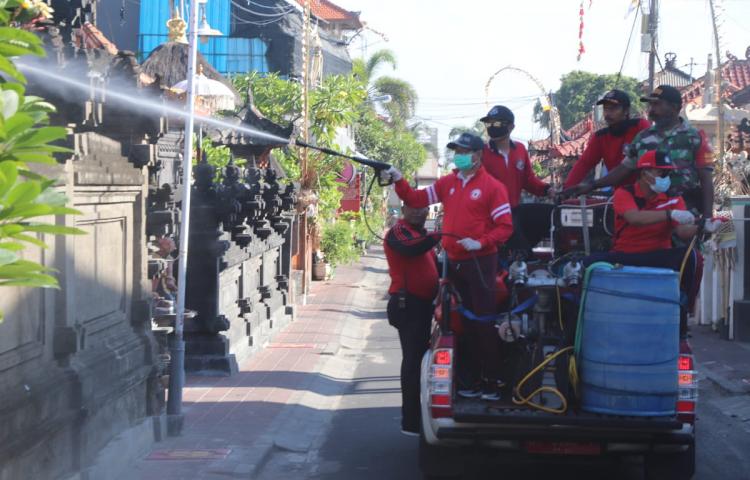 Wabup. Suiasa Pompa Semangat Aparat dan Warga Perangi Covid-19 di Badung