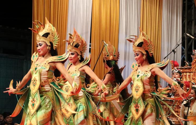 Wabup. Suiasa Resmikan "Sekar Pudak" Sebagai Maskot Desa Darmasaba