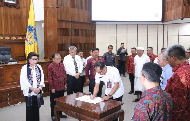 Wabup. Suiasa Tandatangani MoU Optimalisasi Pendapatan