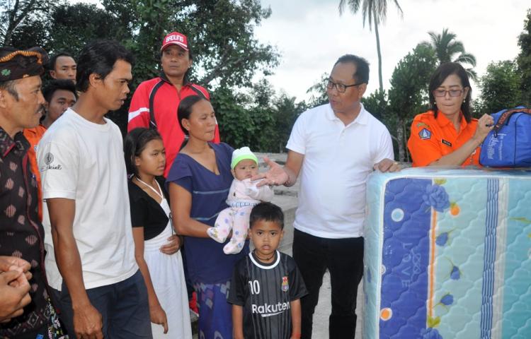 Wabup. Suiasa Tinjau Korban Gampa di Petang dan Korban Kebakaran di Abiansemal