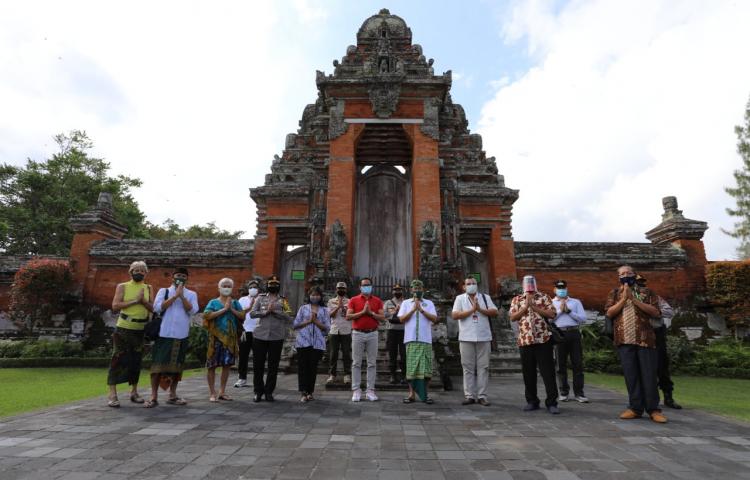 Wabup Suiasa Tinjau Objek Wisata di Carangsari dan Taman Ayun