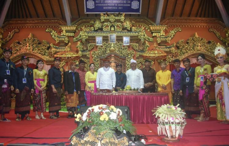 Wabup Suiasa hadiri HUT ST Aruna Anandita ke 34 dan pengukuhan pengurus banjar Wijaya Kusuma.