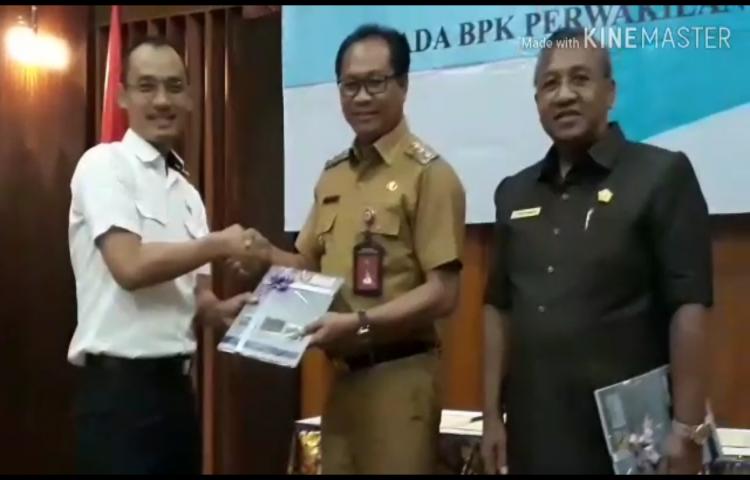 Wabup Suiasa terima LHP Tahap II 2018 dari BPK Perwakilan Provinsi Bali